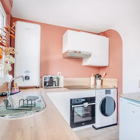 Rose Mer, A 20 Metres De La Avec Parking Prive Et Balcon, Animal Accepte