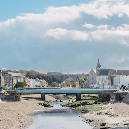 Rose Mer, A 20 Metres De La Avec Parking Prive Et Balcon, Animal Accepte *