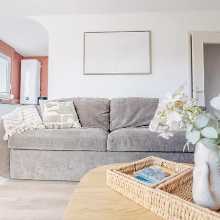 Rose Mer, A 20 Metres De La Avec Parking Prive Et Balcon, Animal Accepte *