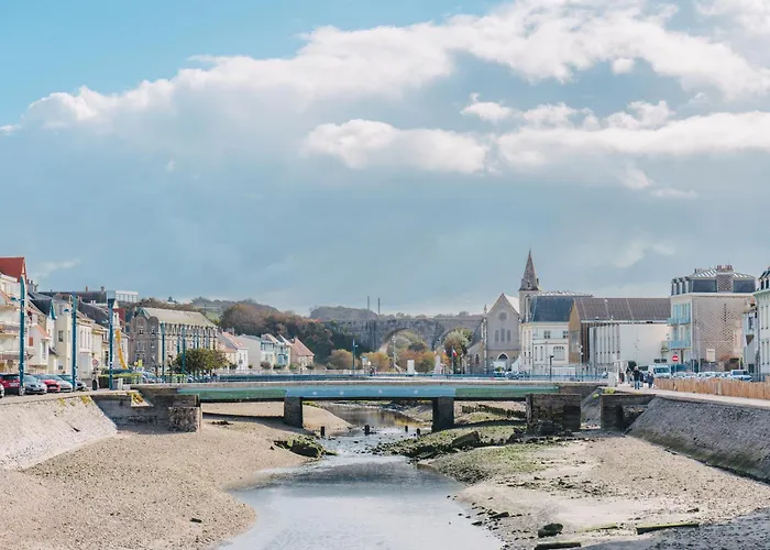 Rose Mer, A 20 Metres De La Avec Parking Prive Et Balcon, Animal Accepte *