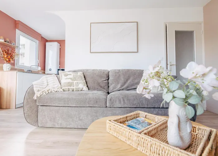 Rose Mer, A 20 Metres De La Avec Parking Prive Et Balcon, Animal Accepte *